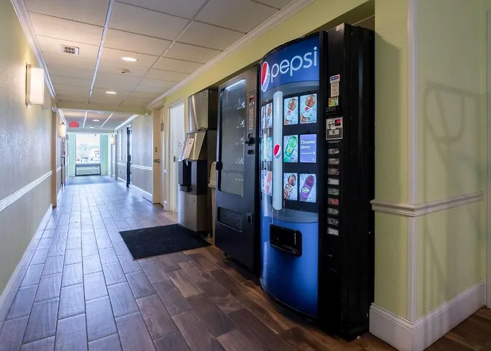 Days Inn By Wyndham Hartford/Closest Downtown