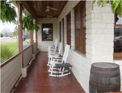 Fredericksburghillcountryhotel