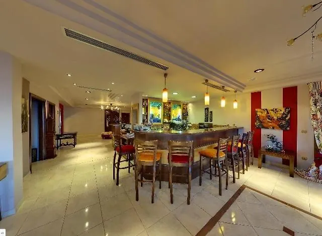 Dryades Hotel