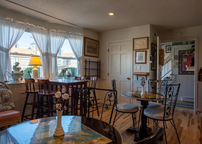 A Cape Cod Ocean Manor Inn