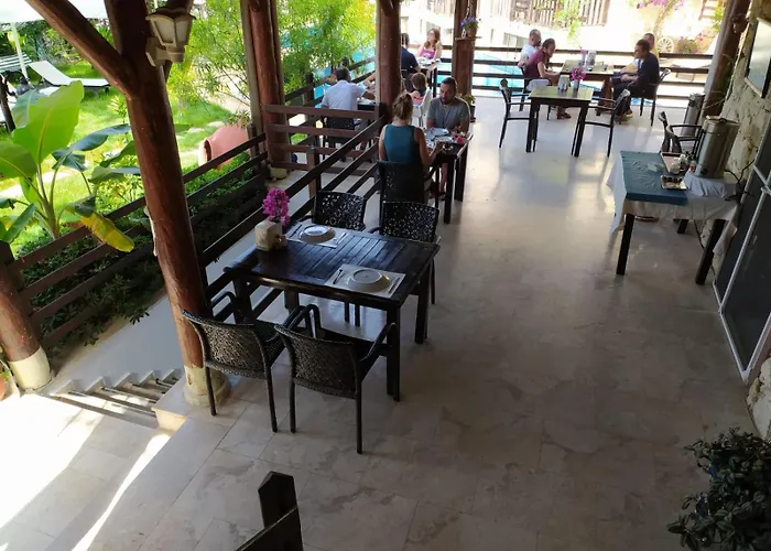 Alya Hotel Goecek