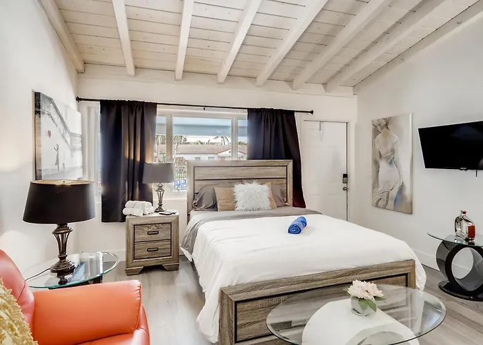 Coral Sands Boutique Lux Studio