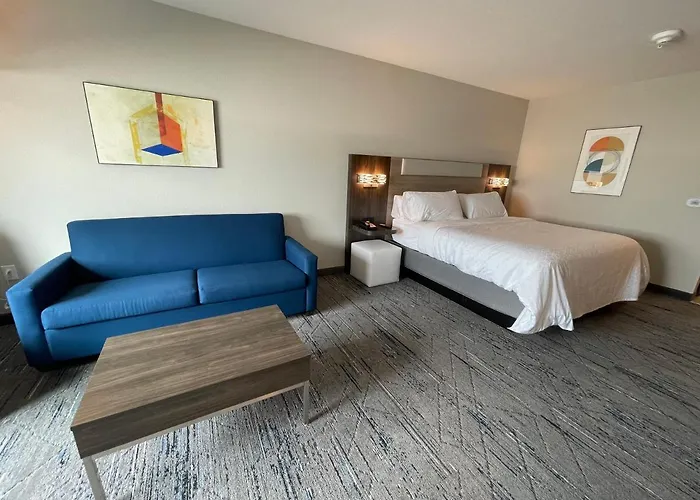 Holiday Inn Express & Suites - Ft. Smith - Airport By Ihg