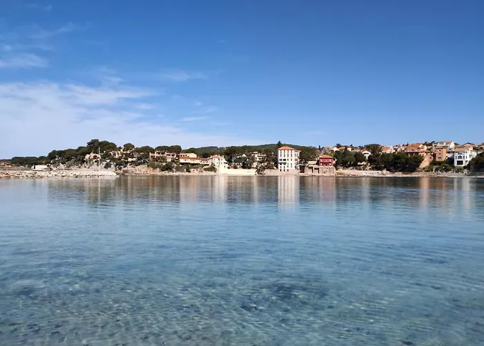 Joli studio les pieds dans l eau avec place de Parking gratuite