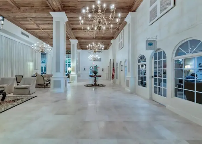 Palm Beach Paradise Walk To Beach Pool Wifi 86" Tv Wifi