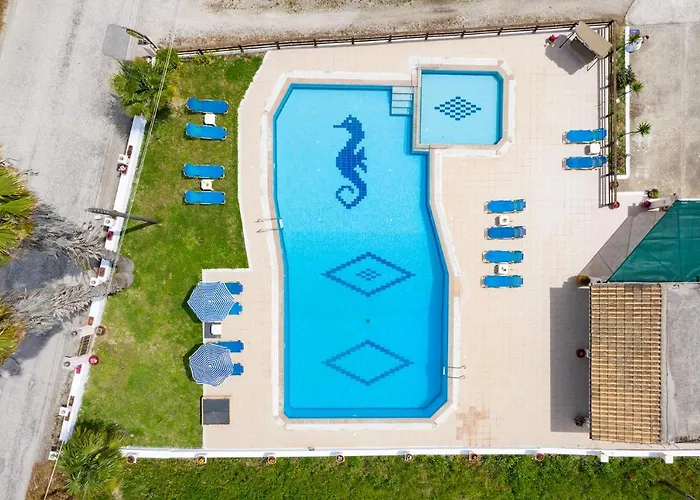 Nikos Pool House&Apartments