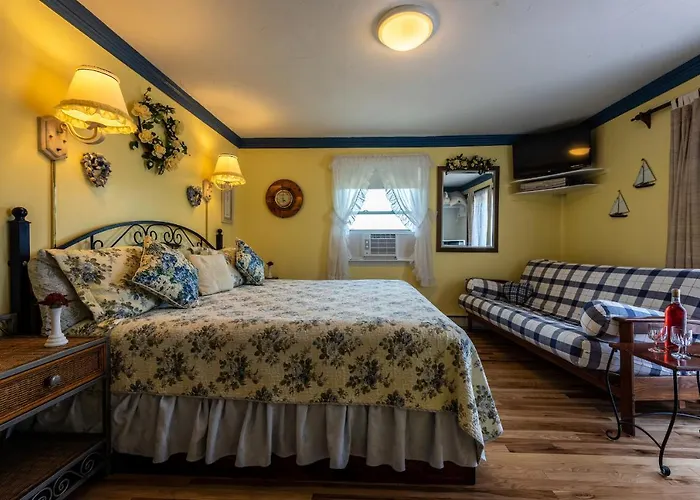A Cape Cod Ocean Manor Inn