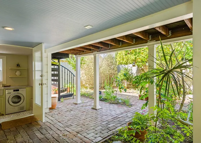 Garden Level Flat In 1885 Queen Anne Victorian Cottage In Alameda