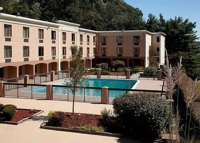 Best Western Plus University Inn Steubenville