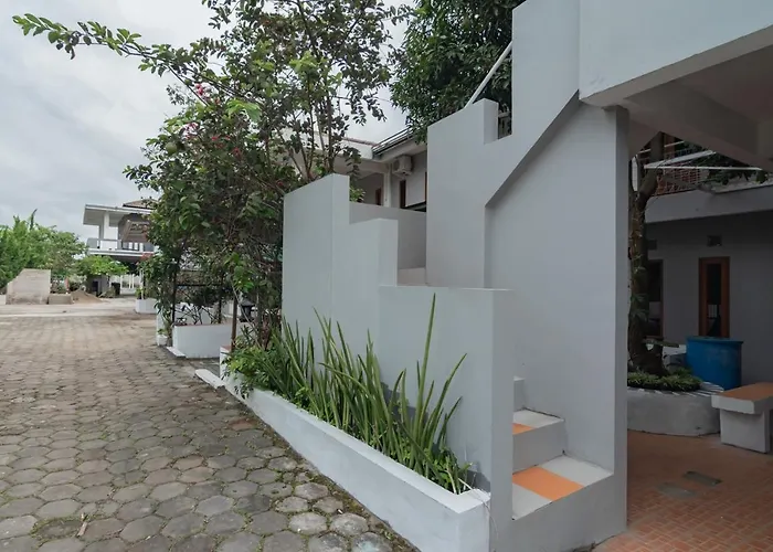 Lembur Kiwari Setra Duta Mitra Reddoorz