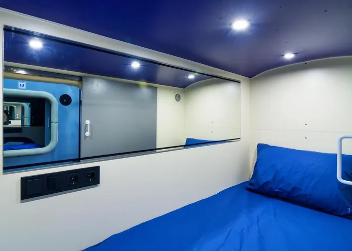 Av-1 Capsule Hotel