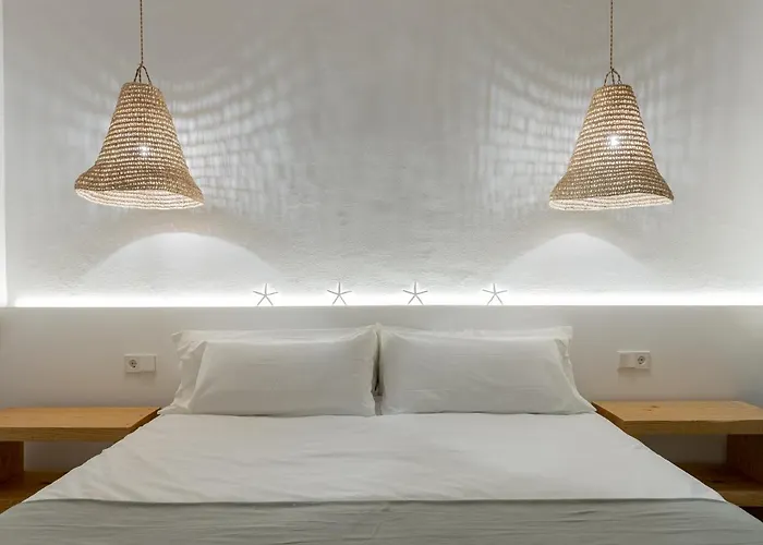 S'Enclova Petit Hotel