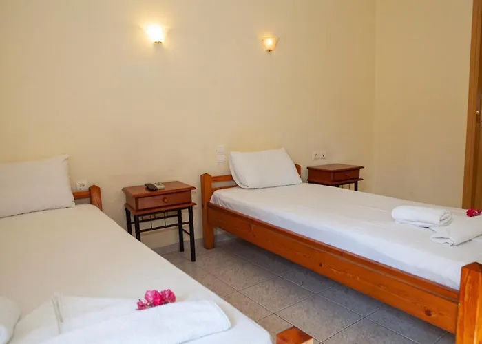 Hotel Loula Rooms And Apartments