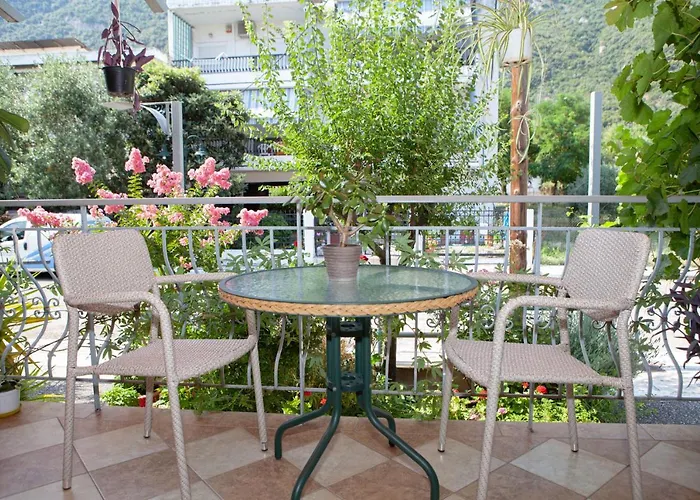 Hotel Loula Rooms And Apartments
