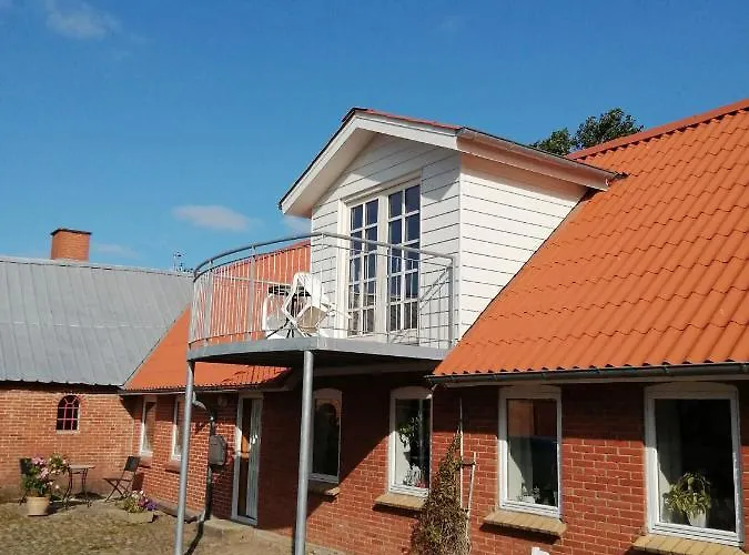 Stenhoj Bed And Breakfast, V. Jette Og Marius