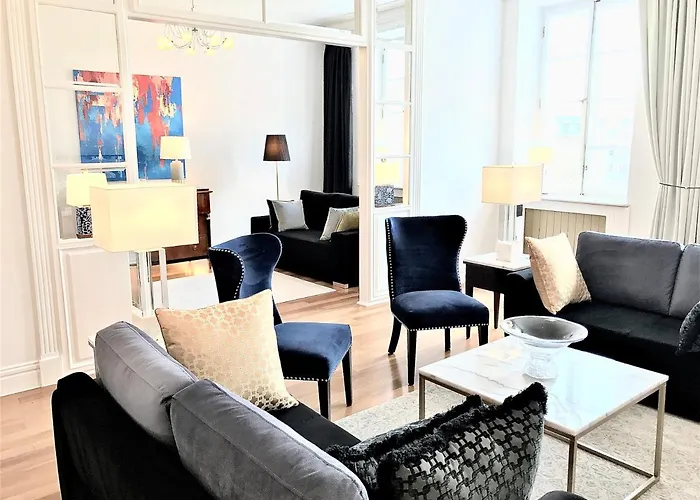 Luxury Apartments Mondrian Market Square II