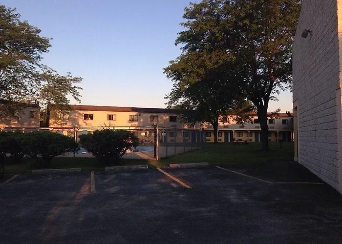 Days Inn By Wyndham Bowling Green