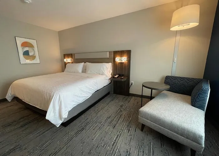 Holiday Inn Express & Suites - Ft. Smith - Airport By Ihg