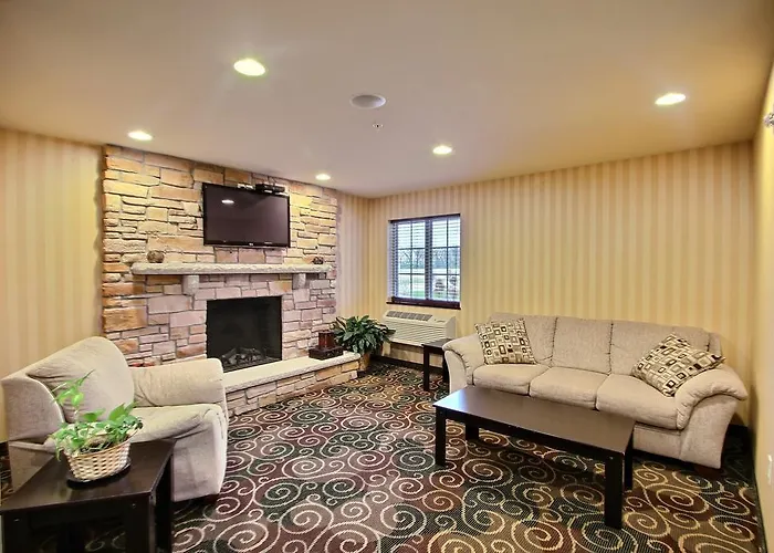 Boarders Inn & Suites By Cobblestone Hotels - Oshkosh