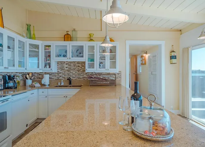 Surfscape Beach House, Private Beach & Ocean Views