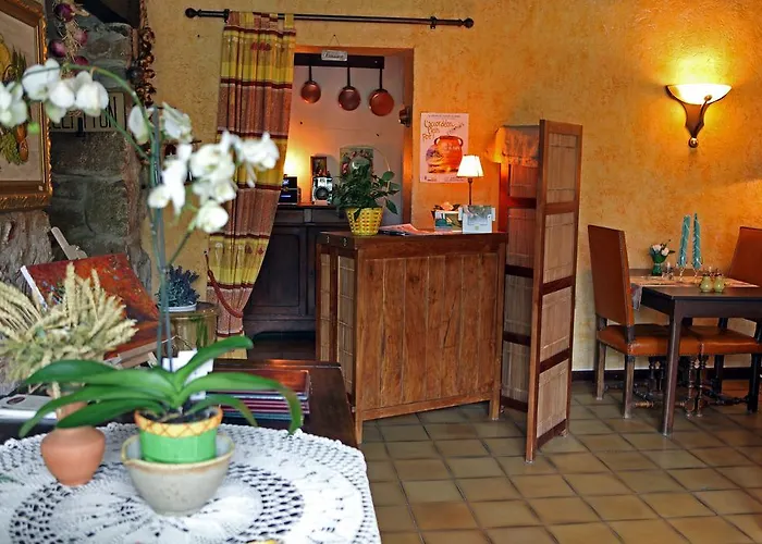 Logis Hotel Restaurant Auberge Du Peras