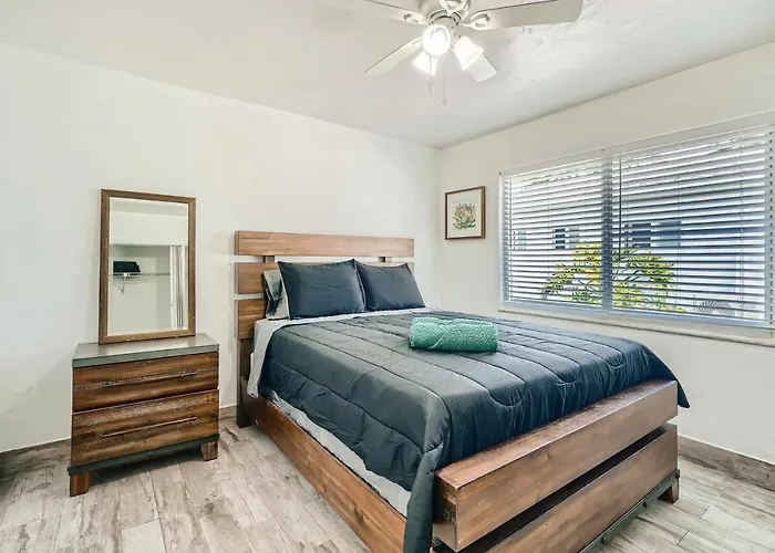 Sii 1 Bedroom Tropical Gem!