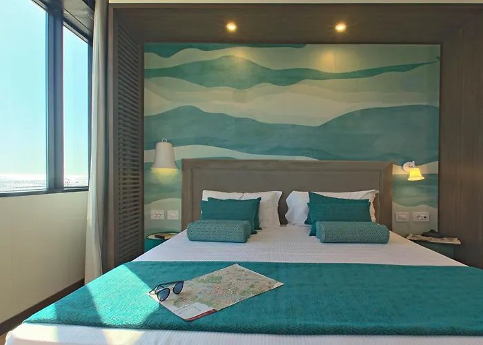 Fly Deco Hotel