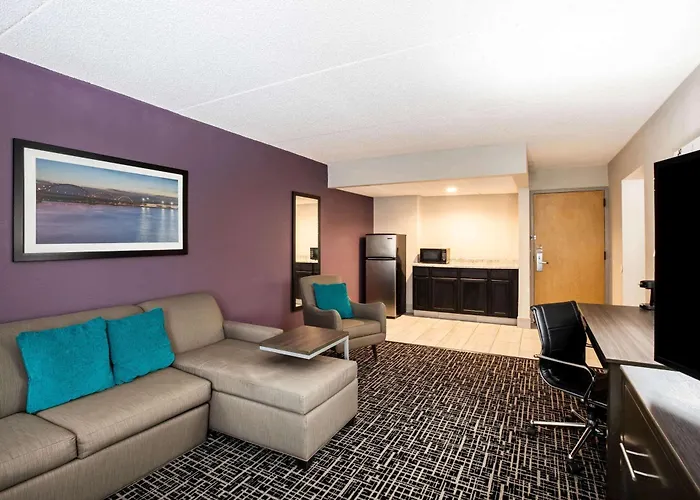 La Quinta Inn By Wyndham Davenport & Conference Center