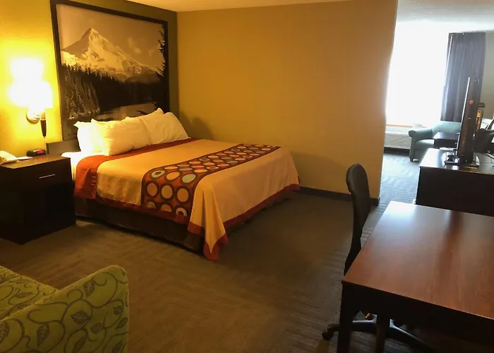 Super 8 By Wyndham Lagrande