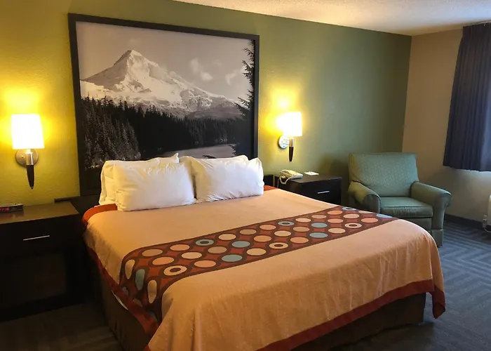 Super 8 By Wyndham Lagrande