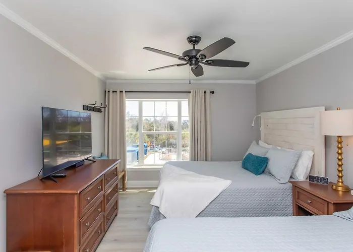 Summerhouse Villas Condo: Private Resort Beach!
