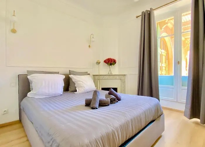 Designer Garden View Ac, Fiber Wifi Heart Of Monaco