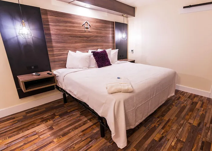 Hotel On Monroe