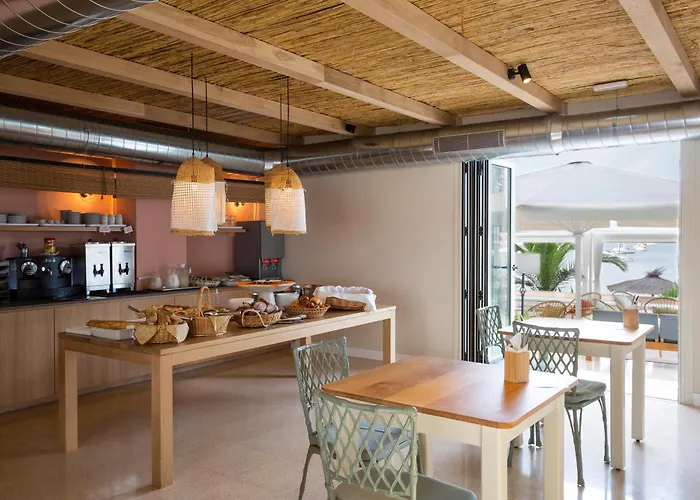 Hostal La Savina