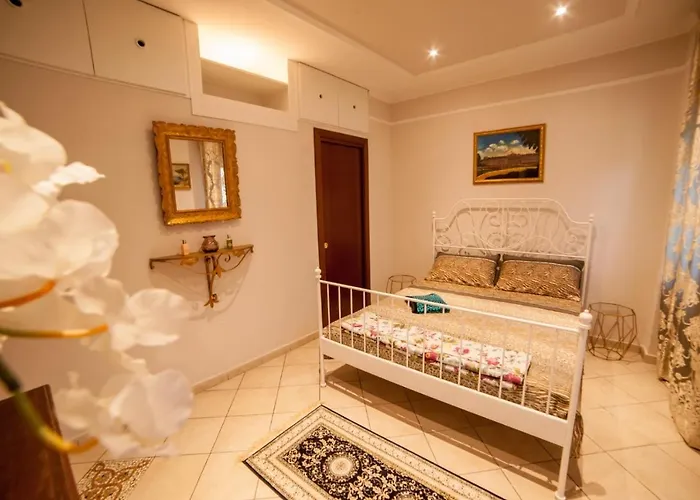 Neptune Prestige Home Near Rome