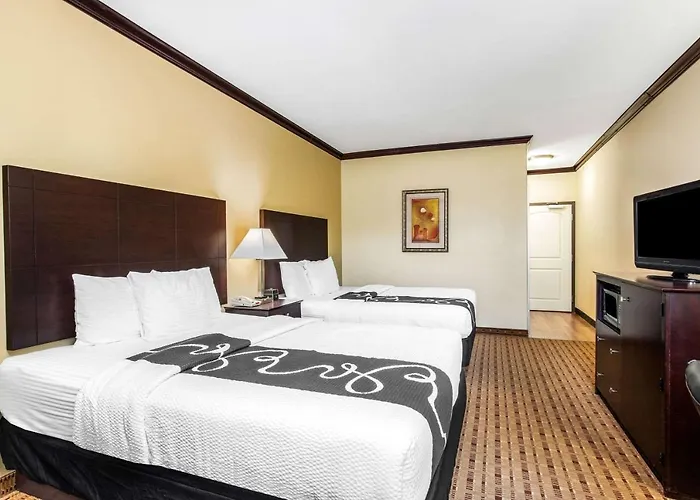 La Quinta By Wyndham Ennis