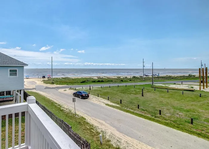 Beautiful Front Row Views - Tiki Bar - Playground