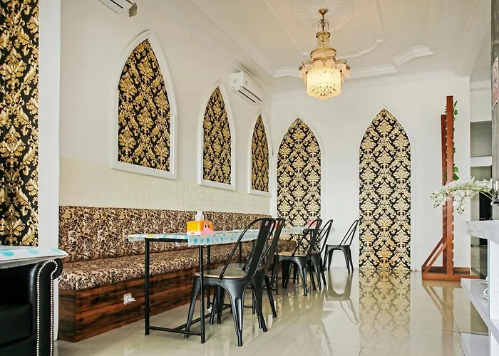 Oyo 90221 Makarim Guest House Syariah