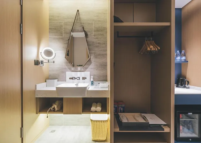Atour Hotel Shaoxing Shangyu E-Travel Town