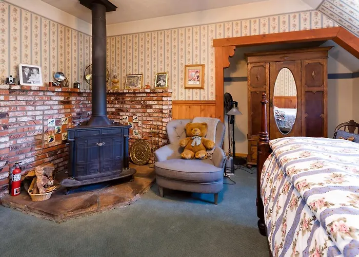 Gold Mountain Manor