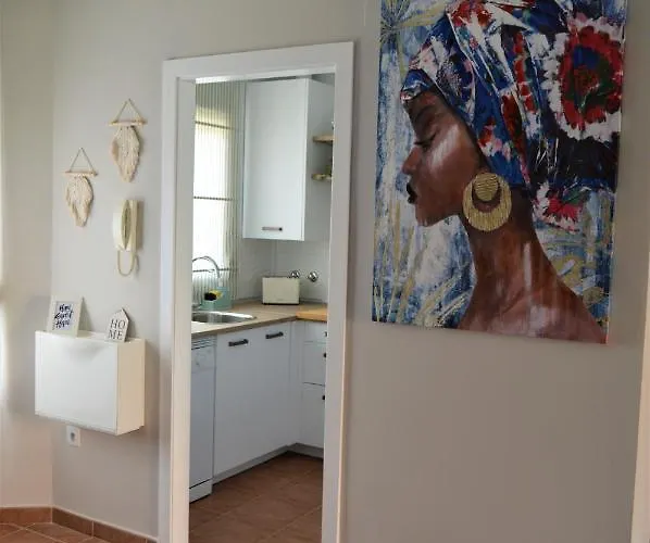 Bonito apartamento con jardín privado en Novo