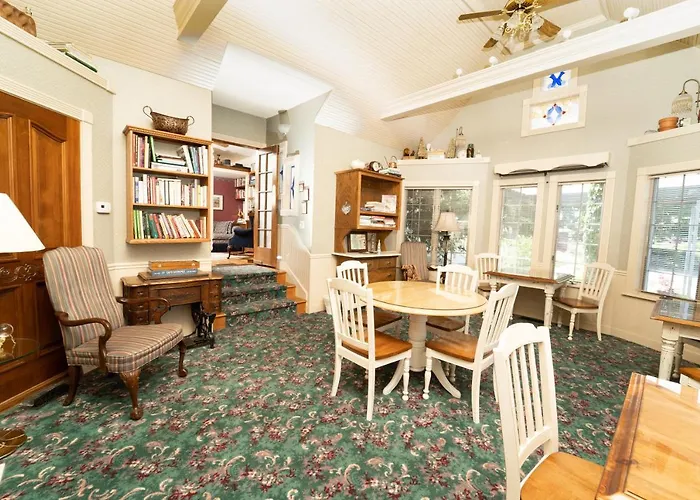 Yelton Manor Bed And Breakfast