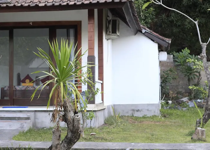 Coconut Beach Bungalows & Warung 2