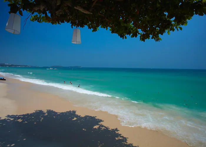 Chaweng Cove Beach Resort