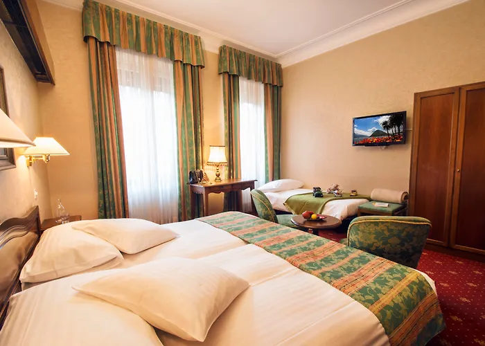 International Au Lac Historic Lakeside Hotel