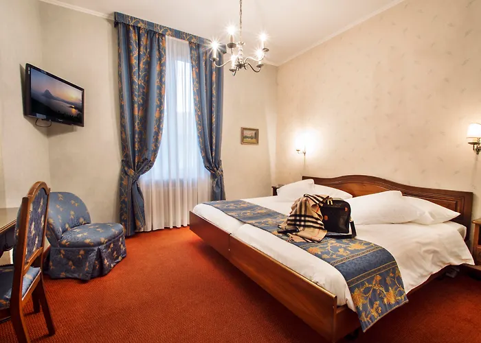 International au Lac Historic Lakeside Hotel