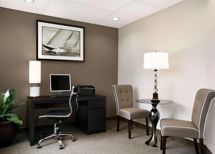 Super 8 By Wyndham Portland Airport