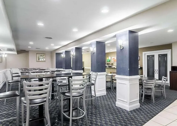 Rodeway Inn & Suites Williamsburg Central