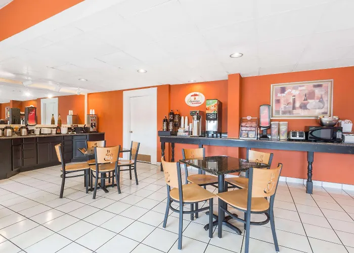 Super 8 By Wyndham Williamsburg