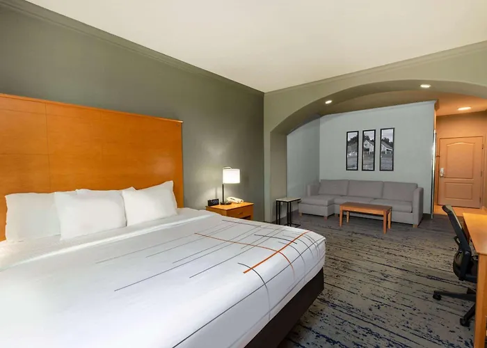 La Quinta By Wyndham Bridgeport